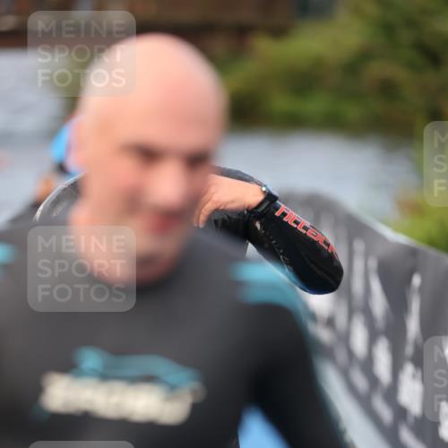 25.08.2024 - Elbe Triathlon Hamburg H.Heesch http://msf.ph/oto/6835616 25.08.2024 08:34:49 Schwimmen 48, 70, 84, 93, 94 meine-sportfotos.de