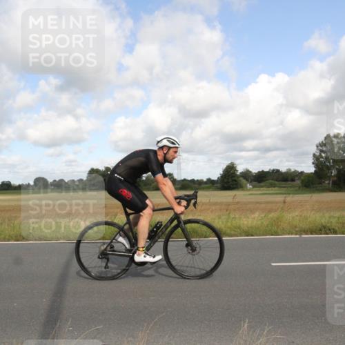 25.08.2024 - Elbe Triathlon Hamburg Fuchs,  Jonas http://msf.ph/oto/6835619 25.08.2024 10:21:35 Radfahren 554, 357, 476, 614, 652, 584, 529, 611 meine-sportfotos.de