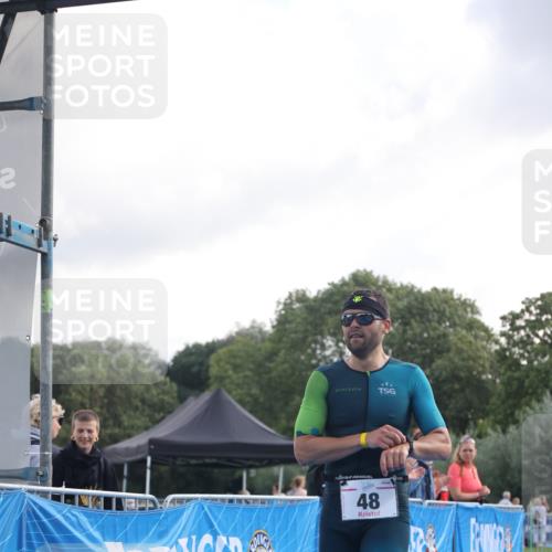25.08.2024 - Elbe Triathlon Hamburg H.Heesch http://msf.ph/oto/6835623 25.08.2024 10:12:47 Ziel 48 meine-sportfotos.de