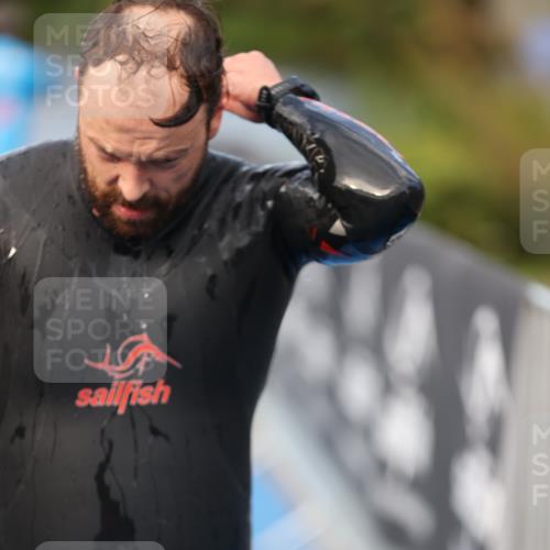 25.08.2024 - Elbe Triathlon Hamburg H.Heesch http://msf.ph/oto/6835635 25.08.2024 08:34:50 Schwimmen 48, 70, 84, 93, 94 meine-sportfotos.de