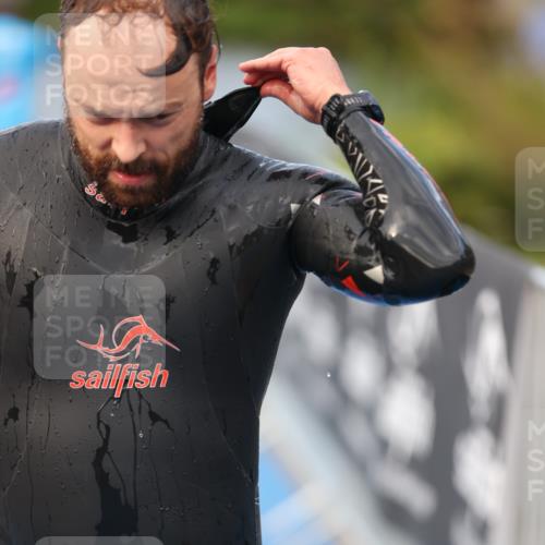 25.08.2024 - Elbe Triathlon Hamburg H.Heesch http://msf.ph/oto/6835643 25.08.2024 08:34:51 Schwimmen 48, 70, 84, 93, 94 meine-sportfotos.de