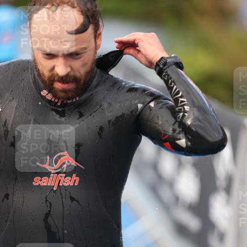 25.08.2024 - Elbe Triathlon Hamburg H.Heesch http://msf.ph/oto/6835648 25.08.2024 08:34:51 Schwimmen 48, 70, 84, 93, 94 meine-sportfotos.de