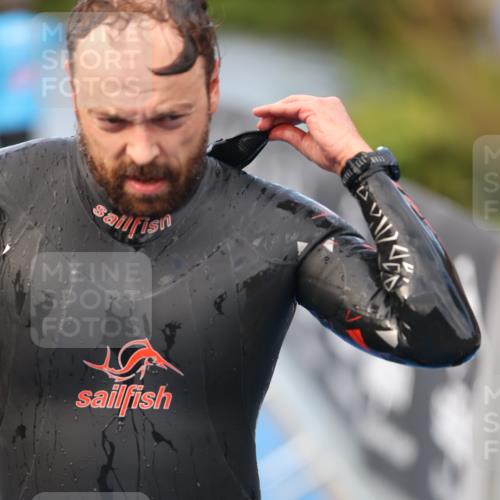 25.08.2024 - Elbe Triathlon Hamburg H.Heesch http://msf.ph/oto/6835653 25.08.2024 08:34:51 Schwimmen 48, 70, 84, 93, 94 meine-sportfotos.de