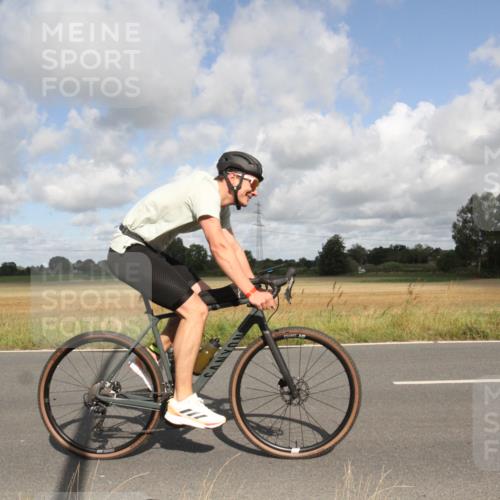 25.08.2024 - Elbe Triathlon Hamburg Fuchs,  Jonas http://msf.ph/oto/6835655 25.08.2024 10:21:45 Radfahren 611, 646, 601 meine-sportfotos.de