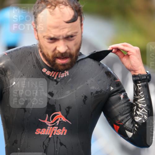 25.08.2024 - Elbe Triathlon Hamburg H.Heesch http://msf.ph/oto/6835666 25.08.2024 08:34:51 Schwimmen 48, 70, 84, 93, 94 meine-sportfotos.de