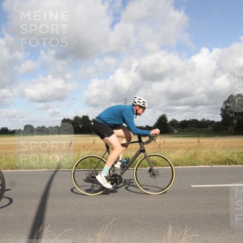 25.08.2024 - Elbe Triathlon Hamburg Fuchs,  Jonas http://msf.ph/oto/6835667 25.08.2024 10:21:56 Radfahren 553, 382, 631, 588, 593, 460 meine-sportfotos.de
