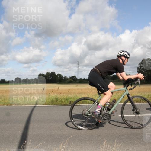25.08.2024 - Elbe Triathlon Hamburg Fuchs,  Jonas http://msf.ph/oto/6835677 25.08.2024 10:21:56 Radfahren 553, 382, 631, 588, 593, 460 meine-sportfotos.de