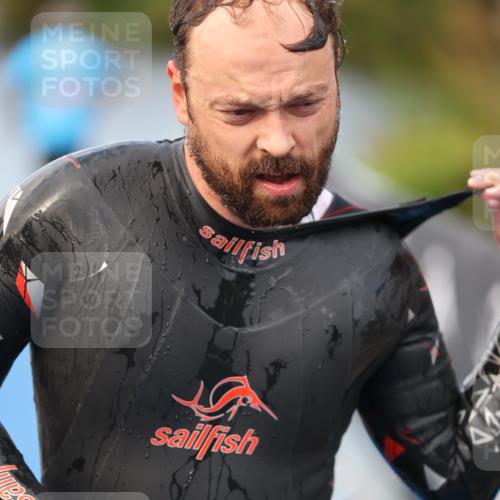25.08.2024 - Elbe Triathlon Hamburg H.Heesch http://msf.ph/oto/6835678 25.08.2024 08:34:51 Schwimmen 48, 70, 84, 93, 94 meine-sportfotos.de