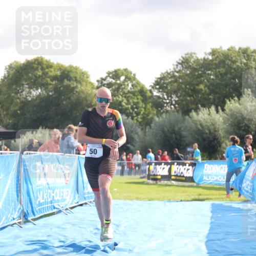 25.08.2024 - Elbe Triathlon Hamburg H.Heesch http://msf.ph/oto/6835679 25.08.2024 10:13:11 Ziel 50 meine-sportfotos.de