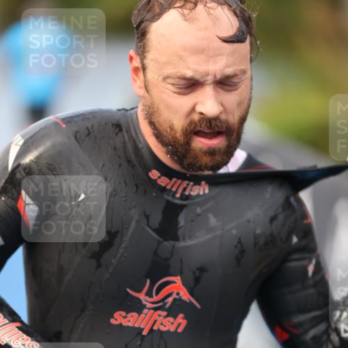25.08.2024 - Elbe Triathlon Hamburg H.Heesch http://msf.ph/oto/6835682 25.08.2024 08:34:51 Schwimmen 48, 70, 84, 93, 94 meine-sportfotos.de