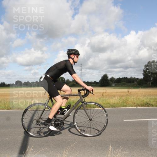 25.08.2024 - Elbe Triathlon Hamburg Fuchs,  Jonas http://msf.ph/oto/6835683 25.08.2024 10:21:57 Radfahren 553, 382, 631, 588, 593, 460, 570 meine-sportfotos.de