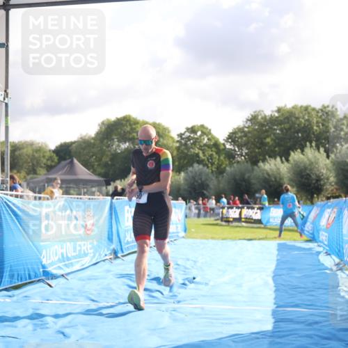 25.08.2024 - Elbe Triathlon Hamburg H.Heesch http://msf.ph/oto/6835685 25.08.2024 10:13:11 Ziel 50 meine-sportfotos.de