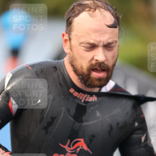 25.08.2024 - Elbe Triathlon Hamburg H.Heesch http://msf.ph/oto/6835689 25.08.2024 08:34:51 Schwimmen 48, 70, 84, 93, 94 meine-sportfotos.de