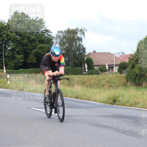 25.08.2024 - Elbe Triathlon Hamburg Fuchs,  Jonas http://msf.ph/oto/6835705 25.08.2024 08:43:00 Radfahren 61, 52, 84 meine-sportfotos.de