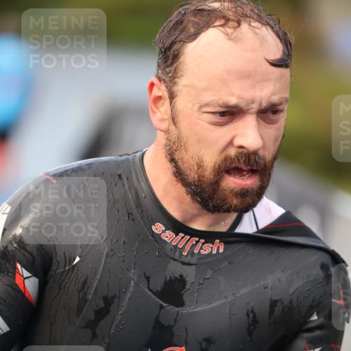 25.08.2024 - Elbe Triathlon Hamburg H.Heesch http://msf.ph/oto/6835706 25.08.2024 08:34:51 Schwimmen 48, 70, 84, 93, 94 meine-sportfotos.de