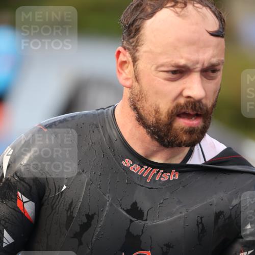 25.08.2024 - Elbe Triathlon Hamburg H.Heesch http://msf.ph/oto/6835714 25.08.2024 08:34:51 Schwimmen 48, 70, 84, 93, 94 meine-sportfotos.de