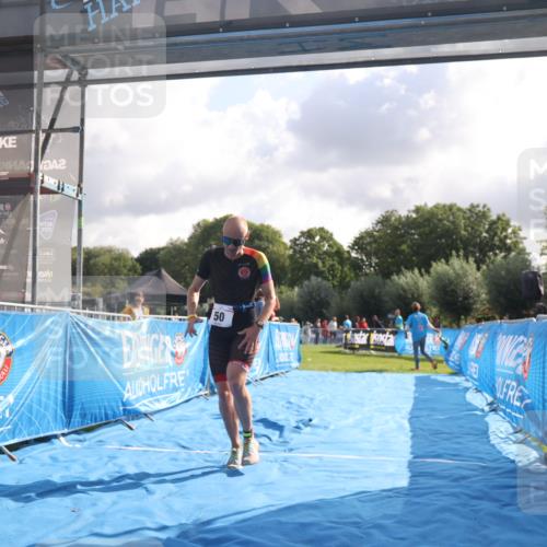 25.08.2024 - Elbe Triathlon Hamburg H.Heesch http://msf.ph/oto/6835718 25.08.2024 10:13:12 Ziel 50 meine-sportfotos.de