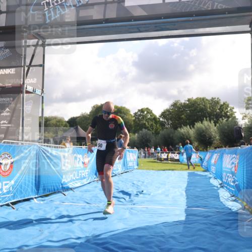 25.08.2024 - Elbe Triathlon Hamburg H.Heesch http://msf.ph/oto/6835721 25.08.2024 10:13:12 Ziel 50 meine-sportfotos.de