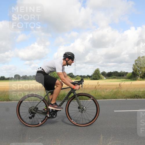 25.08.2024 - Elbe Triathlon Hamburg Fuchs,  Jonas http://msf.ph/oto/6835748 25.08.2024 10:22:14 Radfahren 517, 622, 660, 538, 389, 654, 662, 366 meine-sportfotos.de