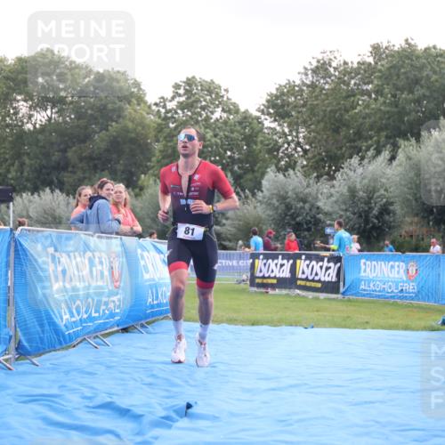 25.08.2024 - Elbe Triathlon Hamburg H.Heesch http://msf.ph/oto/6835749 25.08.2024 10:14:32 Ziel 81 meine-sportfotos.de