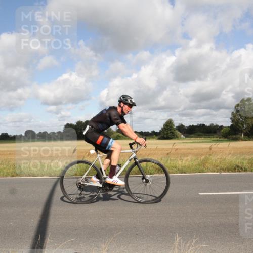 25.08.2024 - Elbe Triathlon Hamburg Fuchs,  Jonas http://msf.ph/oto/6835775 25.08.2024 10:22:31 Radfahren 637, 661 meine-sportfotos.de