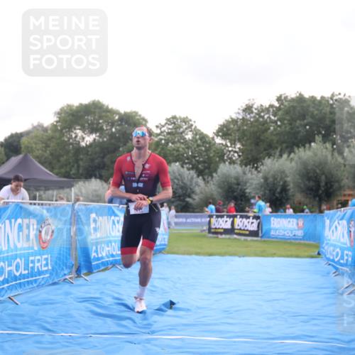 25.08.2024 - Elbe Triathlon Hamburg H.Heesch http://msf.ph/oto/6835786 25.08.2024 10:14:33 Ziel 81 meine-sportfotos.de