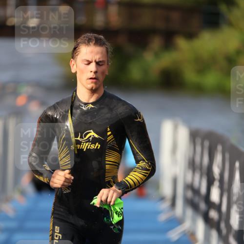 25.08.2024 - Elbe Triathlon Hamburg H.Heesch http://msf.ph/oto/6835795 25.08.2024 08:35:19 Schwimmen 41, 59, 74 meine-sportfotos.de