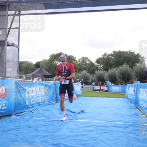 25.08.2024 - Elbe Triathlon Hamburg H.Heesch http://msf.ph/oto/6835797 25.08.2024 10:14:33 Ziel 81 meine-sportfotos.de