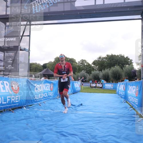 25.08.2024 - Elbe Triathlon Hamburg H.Heesch http://msf.ph/oto/6835815 25.08.2024 10:14:33 Ziel 81 meine-sportfotos.de