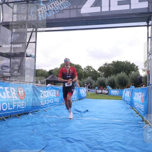 25.08.2024 - Elbe Triathlon Hamburg H.Heesch http://msf.ph/oto/6835821 25.08.2024 10:14:33 Ziel 81 meine-sportfotos.de
