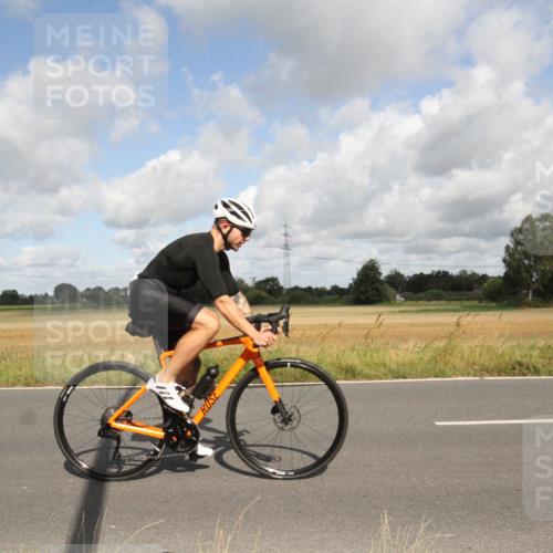 25.08.2024 - Elbe Triathlon Hamburg Fuchs,  Jonas http://msf.ph/oto/6835824 25.08.2024 10:22:51 Radfahren 471, 576, 506, 793, 509, 491, 656, 664 meine-sportfotos.de