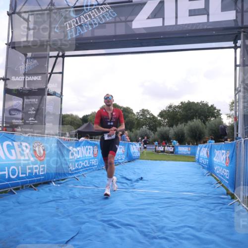 25.08.2024 - Elbe Triathlon Hamburg H.Heesch http://msf.ph/oto/6835827 25.08.2024 10:14:33 Ziel 81 meine-sportfotos.de