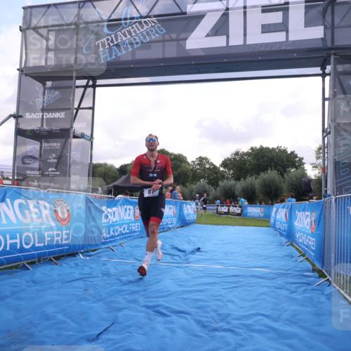 25.08.2024 - Elbe Triathlon Hamburg H.Heesch http://msf.ph/oto/6835833 25.08.2024 10:14:33 Ziel 81 meine-sportfotos.de