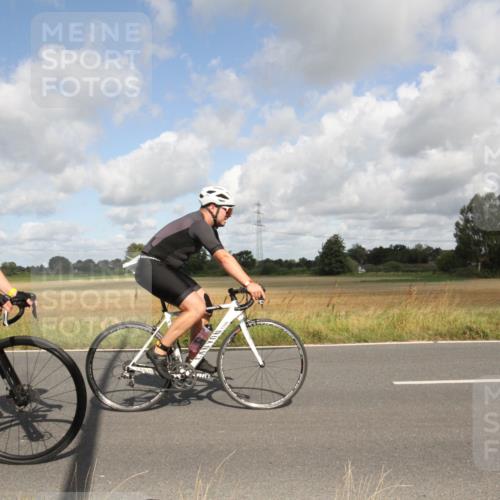 25.08.2024 - Elbe Triathlon Hamburg Fuchs,  Jonas http://msf.ph/oto/6835848 25.08.2024 10:23:01 Radfahren 664, 623, 596, 521, 612 meine-sportfotos.de