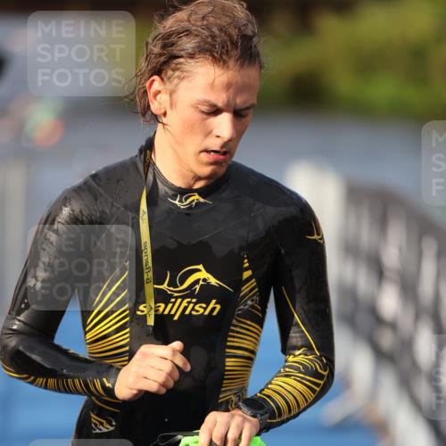 25.08.2024 - Elbe Triathlon Hamburg H.Heesch http://msf.ph/oto/6835858 25.08.2024 08:35:20 Schwimmen 41, 59, 74 meine-sportfotos.de