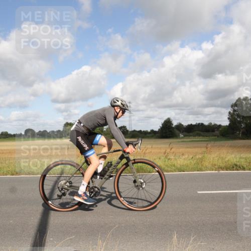 25.08.2024 - Elbe Triathlon Hamburg Fuchs,  Jonas http://msf.ph/oto/6835860 25.08.2024 10:23:03 Radfahren 623, 596, 521, 612 meine-sportfotos.de