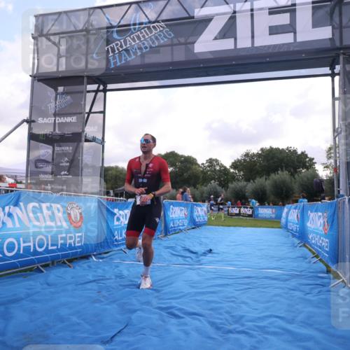 25.08.2024 - Elbe Triathlon Hamburg H.Heesch http://msf.ph/oto/6835863 25.08.2024 10:14:33 Ziel 81 meine-sportfotos.de