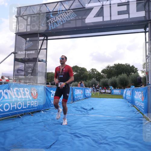 25.08.2024 - Elbe Triathlon Hamburg H.Heesch http://msf.ph/oto/6835869 25.08.2024 10:14:34 Ziel 81 meine-sportfotos.de