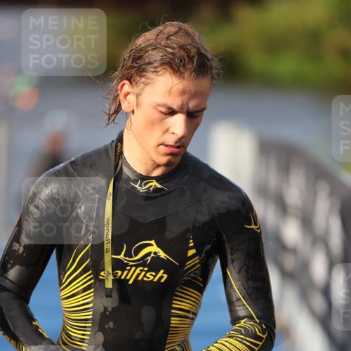 25.08.2024 - Elbe Triathlon Hamburg H.Heesch http://msf.ph/oto/6835871 25.08.2024 08:35:20 Schwimmen 41, 59, 74 meine-sportfotos.de