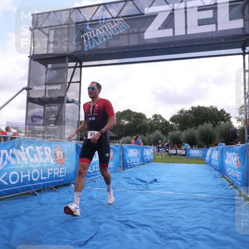 25.08.2024 - Elbe Triathlon Hamburg H.Heesch http://msf.ph/oto/6835886 25.08.2024 10:14:34 Ziel 81 meine-sportfotos.de