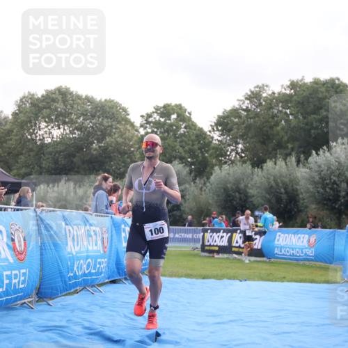 25.08.2024 - Elbe Triathlon Hamburg H.Heesch http://msf.ph/oto/6835911 25.08.2024 10:15:10 Ziel 100 meine-sportfotos.de