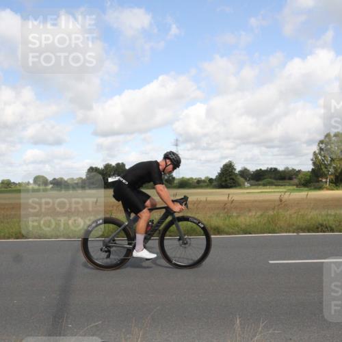 25.08.2024 - Elbe Triathlon Hamburg Fuchs,  Jonas http://msf.ph/oto/6835918 25.08.2024 10:23:57 Radfahren 445, 657, 304 meine-sportfotos.de