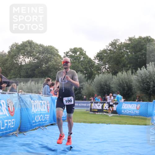 25.08.2024 - Elbe Triathlon Hamburg H.Heesch http://msf.ph/oto/6835922 25.08.2024 10:15:10 Ziel 100 meine-sportfotos.de