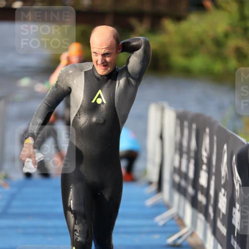 25.08.2024 - Elbe Triathlon Hamburg H.Heesch http://msf.ph/oto/6835923 25.08.2024 08:35:30 Schwimmen 41, 59, 74, 87 meine-sportfotos.de