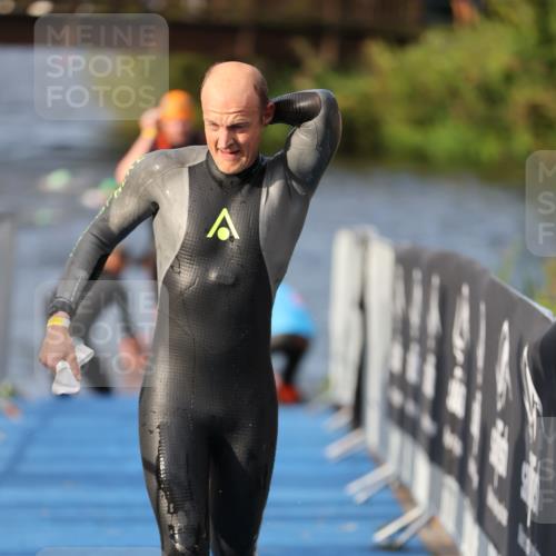 25.08.2024 - Elbe Triathlon Hamburg H.Heesch http://msf.ph/oto/6835927 25.08.2024 08:35:30 Schwimmen 41, 59, 74, 87 meine-sportfotos.de