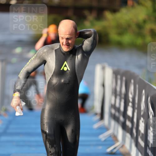25.08.2024 - Elbe Triathlon Hamburg H.Heesch http://msf.ph/oto/6835931 25.08.2024 08:35:30 Schwimmen 41, 59, 74, 87 meine-sportfotos.de