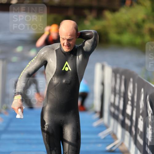 25.08.2024 - Elbe Triathlon Hamburg H.Heesch http://msf.ph/oto/6835936 25.08.2024 08:35:30 Schwimmen 41, 59, 74, 87 meine-sportfotos.de