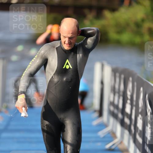 25.08.2024 - Elbe Triathlon Hamburg H.Heesch http://msf.ph/oto/6835940 25.08.2024 08:35:30 Schwimmen 41, 59, 74, 87 meine-sportfotos.de