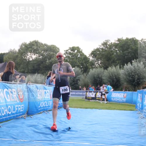 25.08.2024 - Elbe Triathlon Hamburg H.Heesch http://msf.ph/oto/6835944 25.08.2024 10:15:10 Ziel 100 meine-sportfotos.de