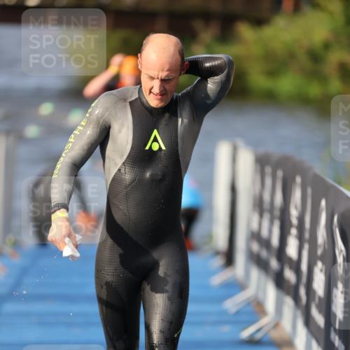25.08.2024 - Elbe Triathlon Hamburg H.Heesch http://msf.ph/oto/6835946 25.08.2024 08:35:31 Schwimmen 41, 59, 74, 87 meine-sportfotos.de
